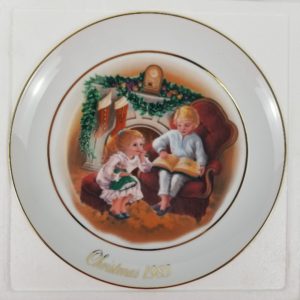 Vintage Avon (1983) Christmas Collectors Plate “Enjoying the Night…”