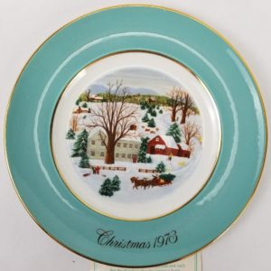 Vintage Avon (1973) Christmas Collectors Plate “Christmas on the Farm” – 1st Ed.