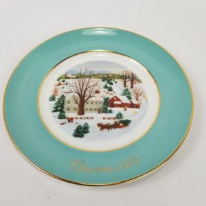 Vintage Avon (1973) Christmas Collectors Plate “Christmas on the Farm” – 1st Ed.