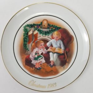 Vintage Avon (1983) Christmas Collectors Plate “Enjoying the Night…”