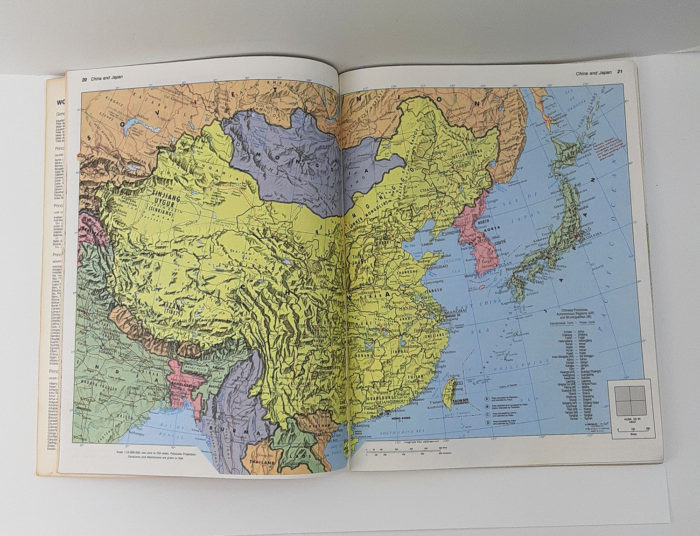 Vintage 1989 World Atlas with Giant World Map Insert - Image 5