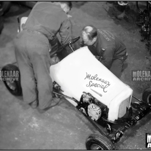 Vintage Photo Building the Molenaar Special – XA Racer Harley ’40s