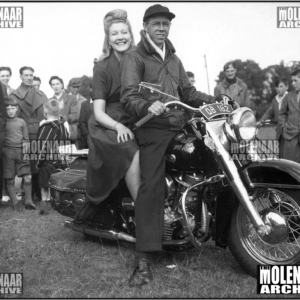 Vintage Photo Date Night on New Hydra-Glide 1951 – Molenaar Harley