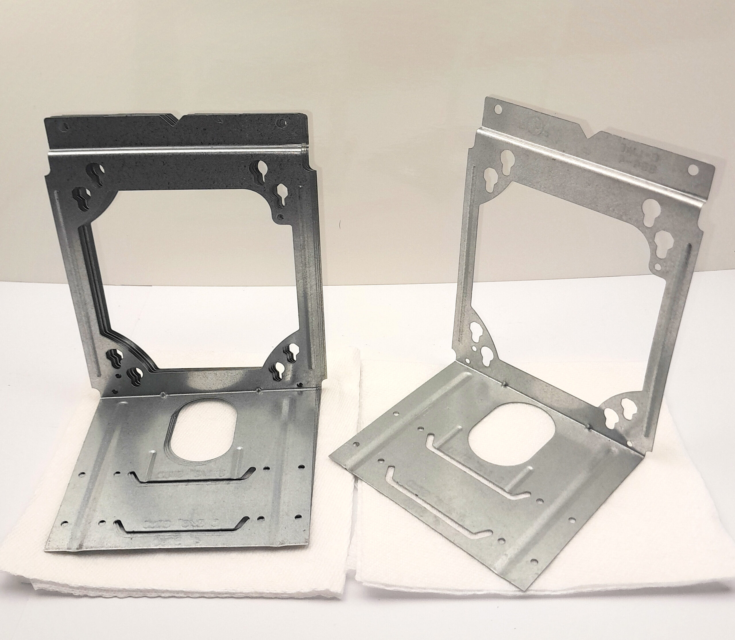 B-Line Bracket BB4-4, Mounting Bracket, 2-1/2"- 3-5/8"- 4" Stud.